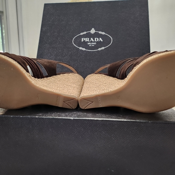 Prada Size 38.5 / 8.5 Women's. DARK BROWN. EXCELLENT CONDITION. COMES WITH BOX. - Picture 6 of 9